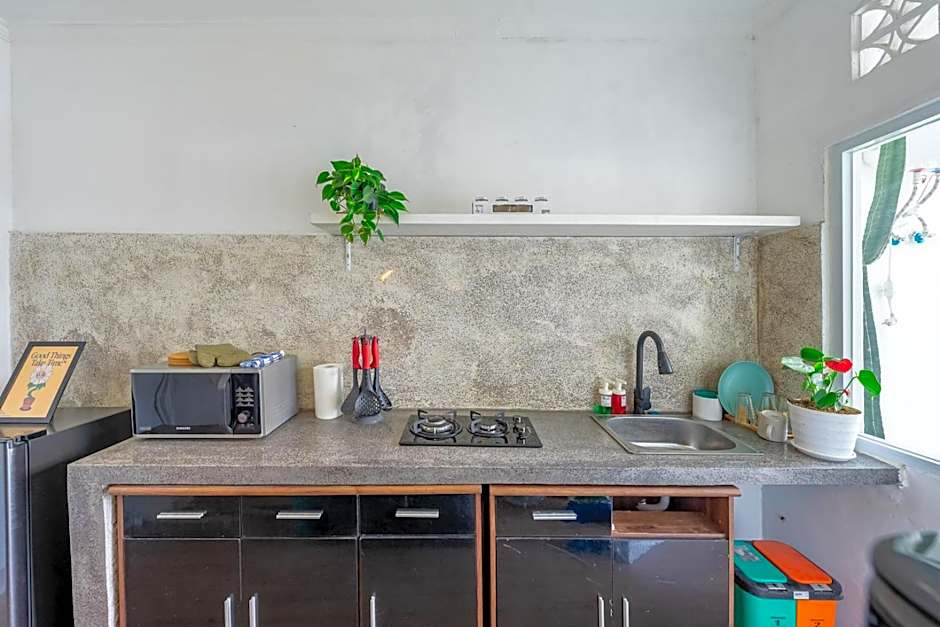 MONA NEST Canggu 2BR Tiny House with Rooftop and Cozy Workspace