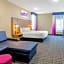 La Quinta Inn & Suites by Wyndham San Antonio Alamo City