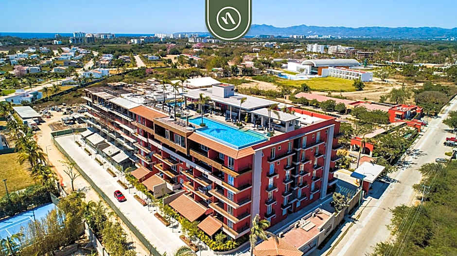 Cozy Apt with Private Terrace - Rooftop Pool