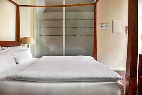 Medium Room