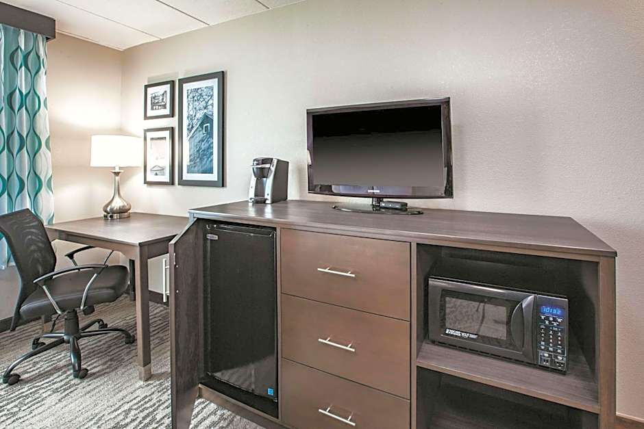 La Quinta Inn & Suites by Wyndham Sturbridge
