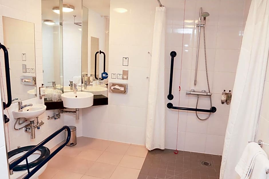 Holiday Inn Express London Heathrow T5 By IHG