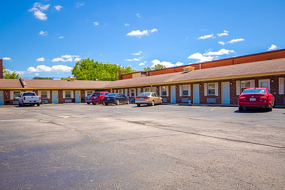 Centralia Motel near Downtown by OYO