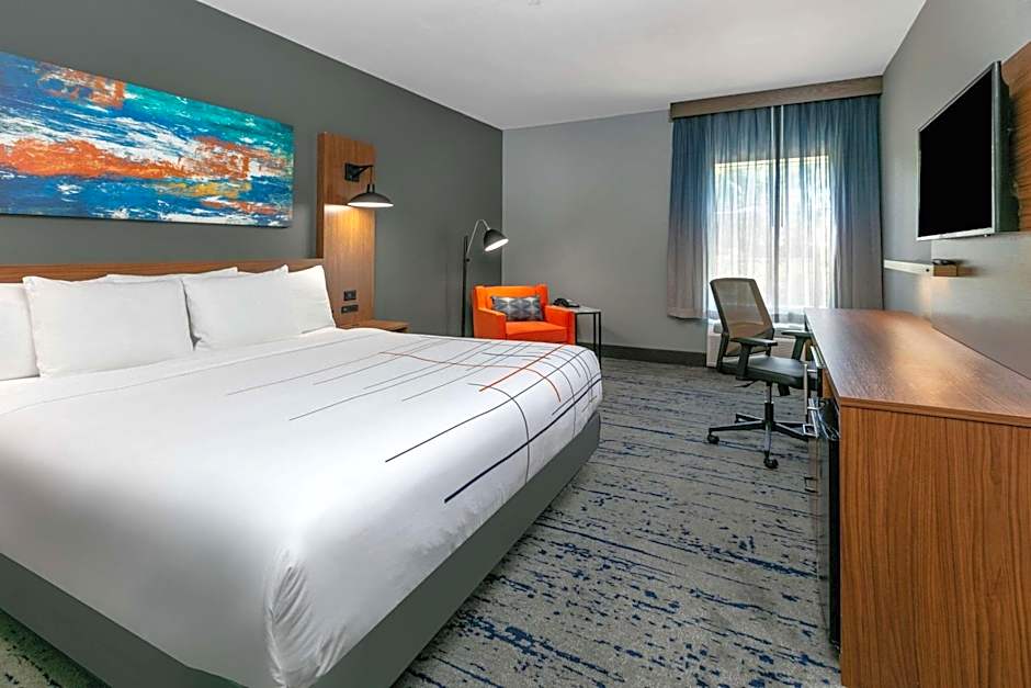 La Quinta Inn & Suites by Wyndham Jacksonville TX