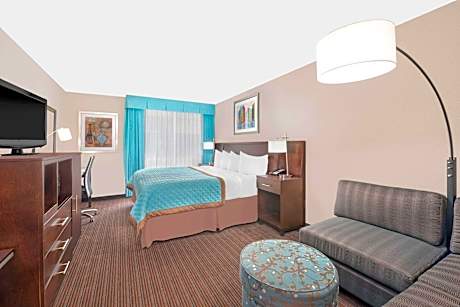 1 King Bed Ground Level Non-Smoking