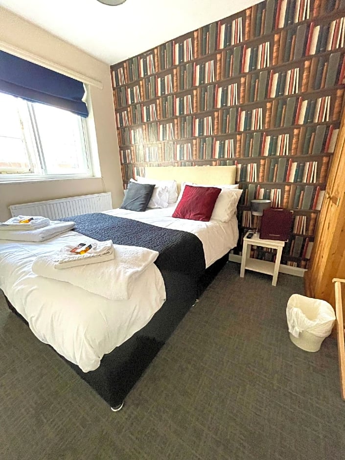 The Crown And Cushion