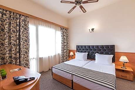 One-Bedroom Apartment with Balcony