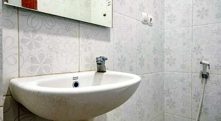 Rudi Rooms near Stasiun Cikarang Mitra RedDoorz