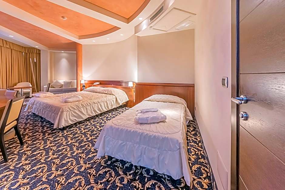 Dado Hotel International