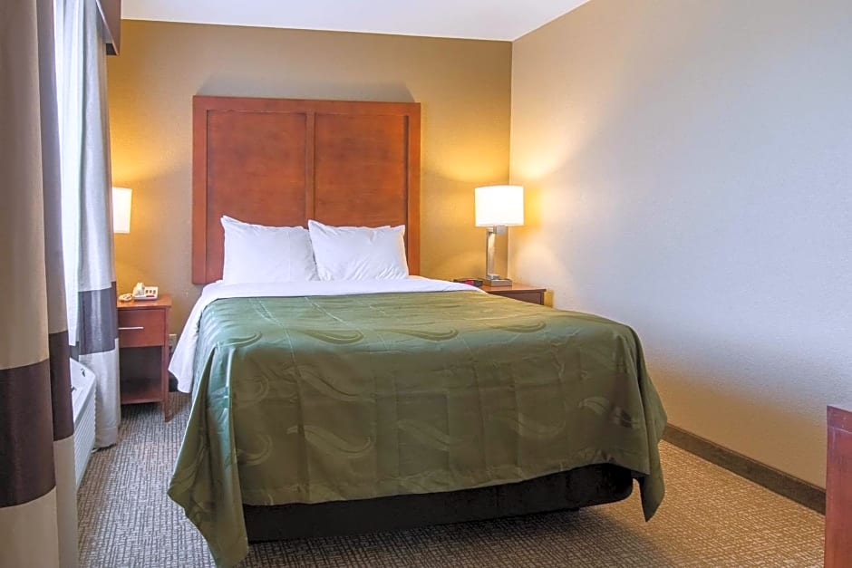 Quality Inn & Suites Salem near I-57