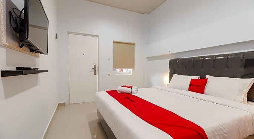 RedDoorz Plus near Palembang Icon Mall 2