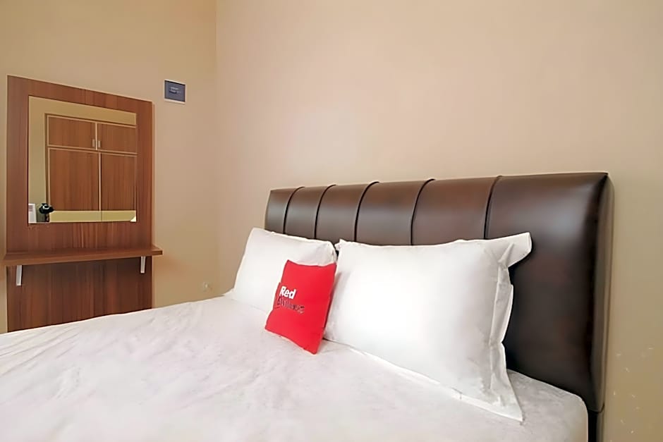 RedDoorz Syariah near Mercu Buana University