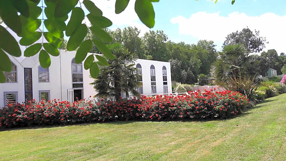 Agape Hotel Niort- Bessines