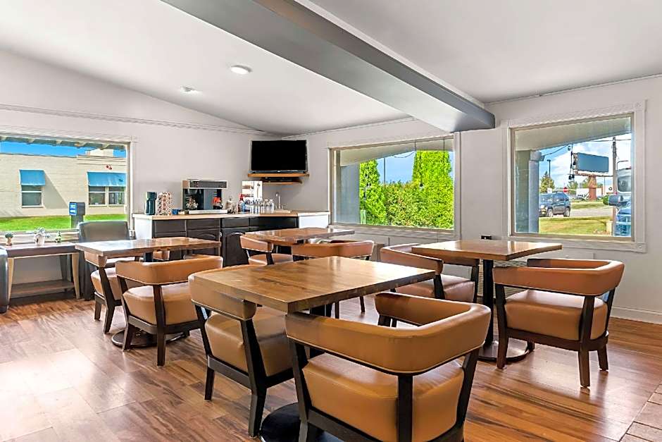Rodeway Inn & Suites