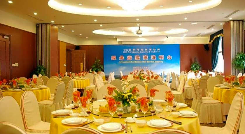 Zhangjiagang Guomao Hotel