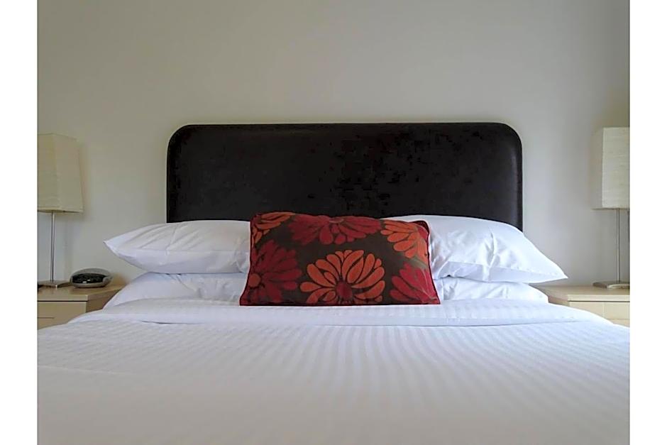 OYO White Horse Hotel