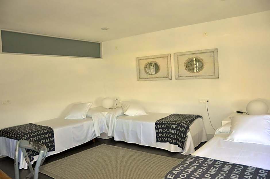Foto 1 dari 11 — Triple Room