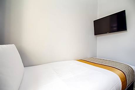 Single Room with Private External Bathroom