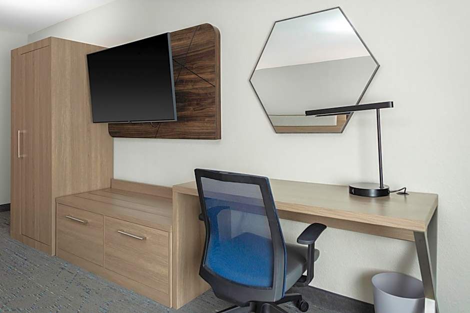 HOLIDAY INN EXPRESS & SUITES ROANOKE RAPIDS By IHG