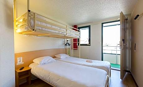 Triple - 3 Single Beds