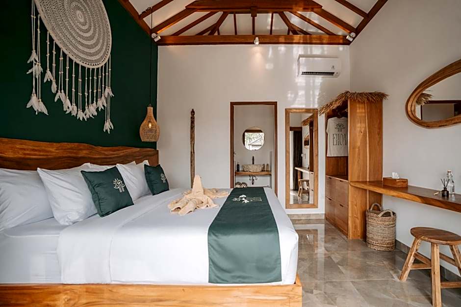 EHOA NYANYI BEACH Boutique Hotel - In front of entrance to NUANU