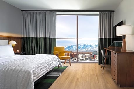 Classic King Room with City View