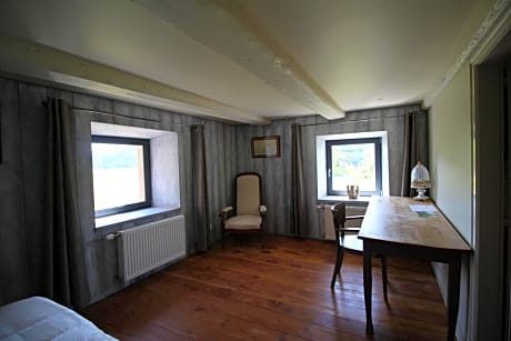 Queen Room with Garden View - CERISIER