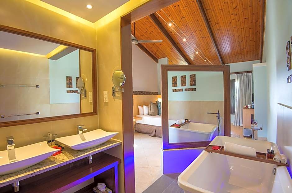 Coco de Mer and Black Parrot Suites