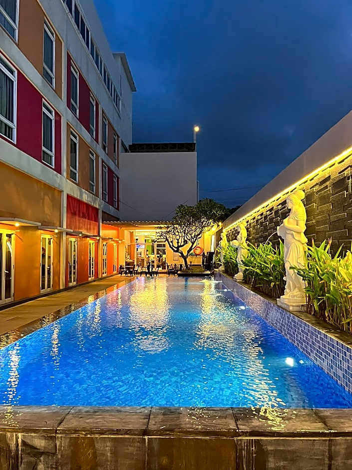 Front One Hotel Purwodadi