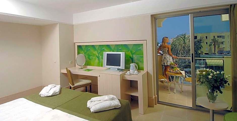 Ambassador Plaza Hotel - All Inclusive