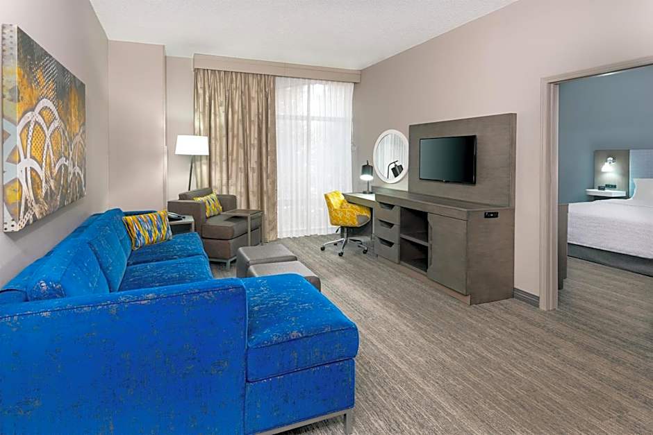 Hampton Inn & Suites Kansas City-Country Club Plaza