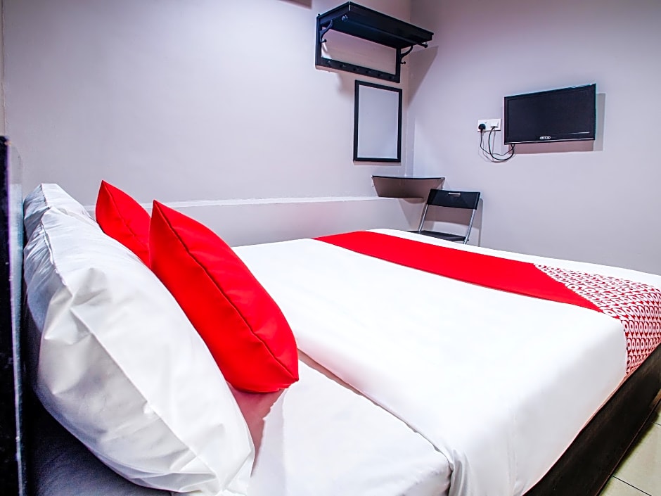 Super OYO 44097 Avatarr Hotel