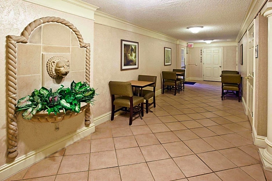 Howard Johnson by Wyndham Columbus Fort Benning