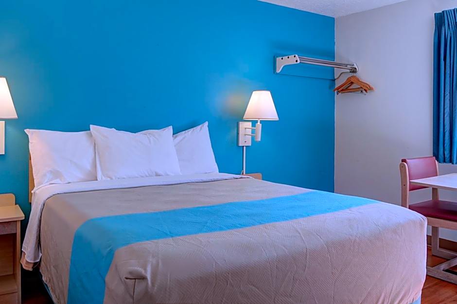 Motel 6-The Dalles, OR