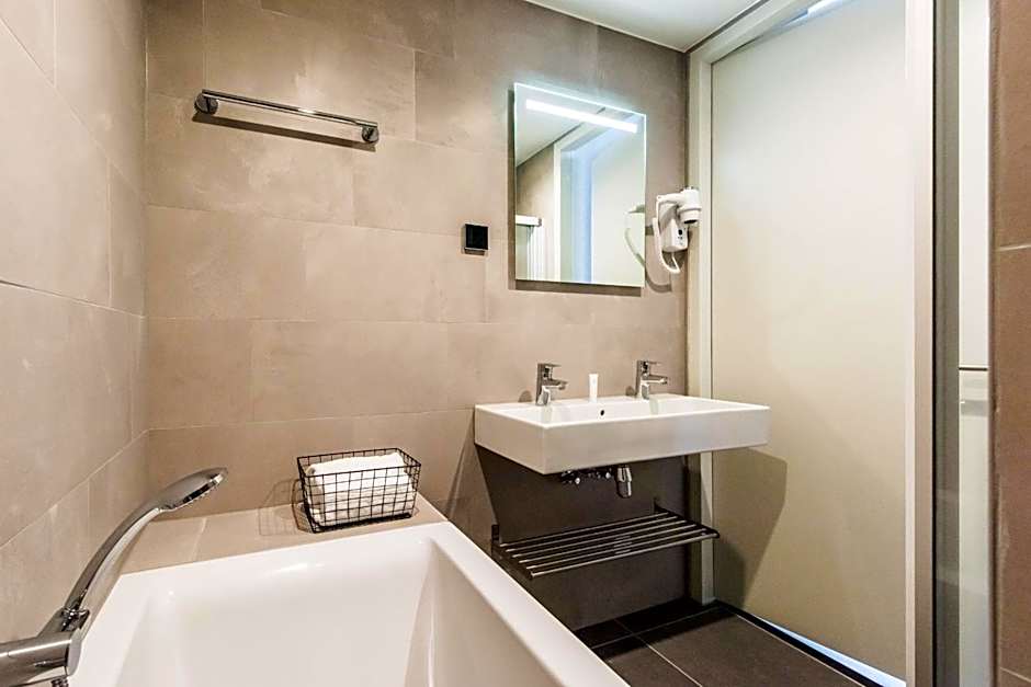 YAYS Amsterdam East by Numa