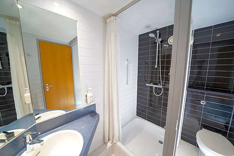 Holiday Inn Express Leeds-East By IHG