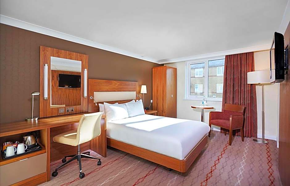 Foto 1 di 5 di 1 Queen Bed