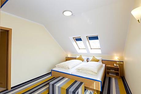 Apartment (3 Adults)