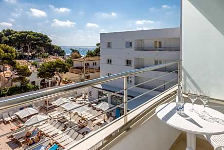 DOUBLE STANDARD WITH BALCONY