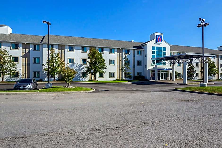 Motel 6-Whitby, ON - Toronto East