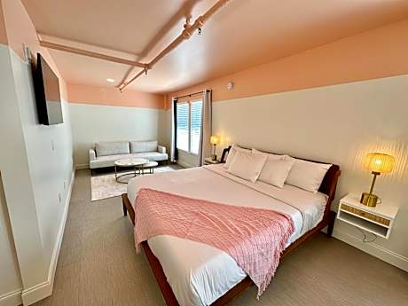 Peninsula Bed & Cocktails