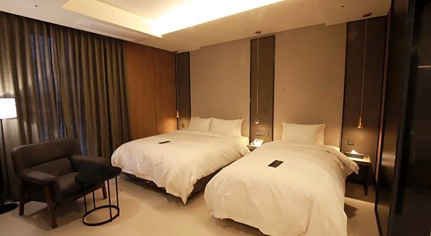 Hotel East9