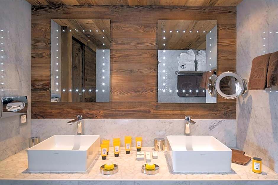 Hostellerie du Pas de l'Ours "Relais et Châteaux"