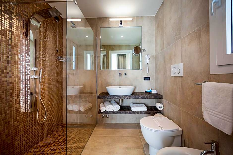 Hotel Tritone