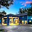 Super 8 by Wyndham McHenry/Fox Lake Area