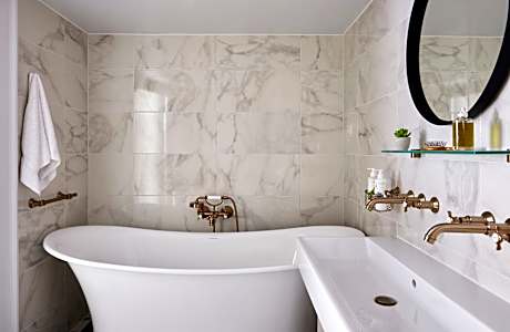 1 King Bed Suite Underground Vaulted