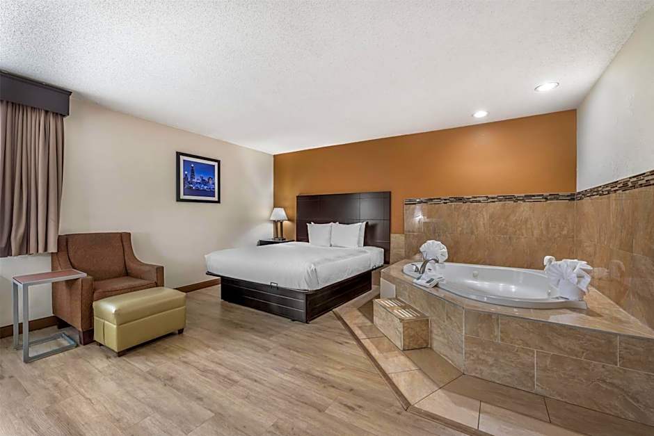 Photo 1 of 4 of 1 King Bed, Hot Tub