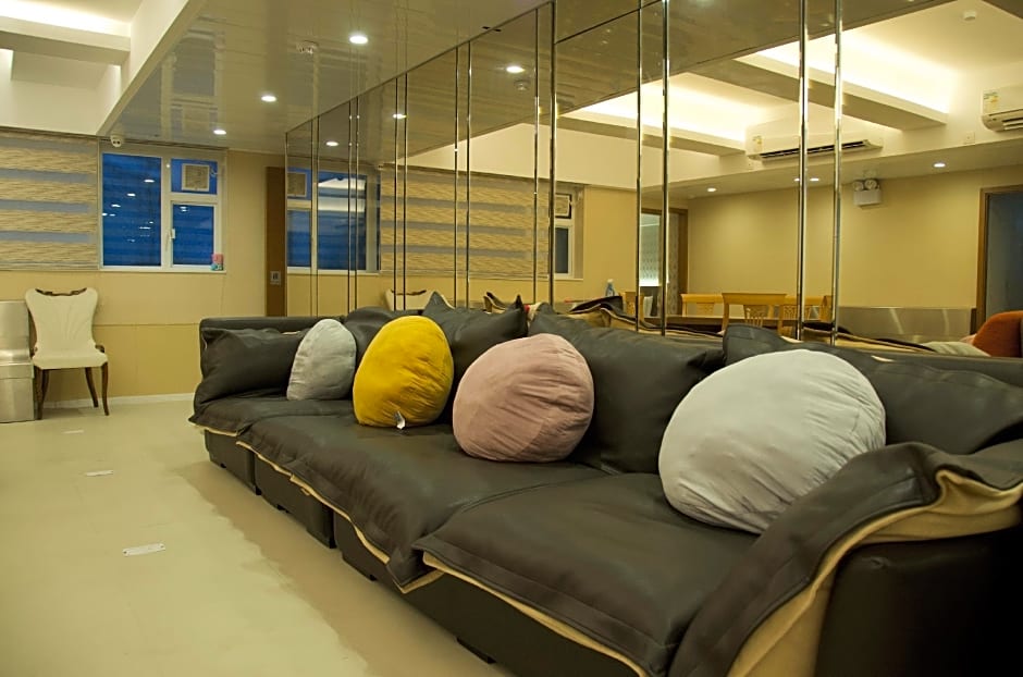 Whole Sunshine International Guesthouse