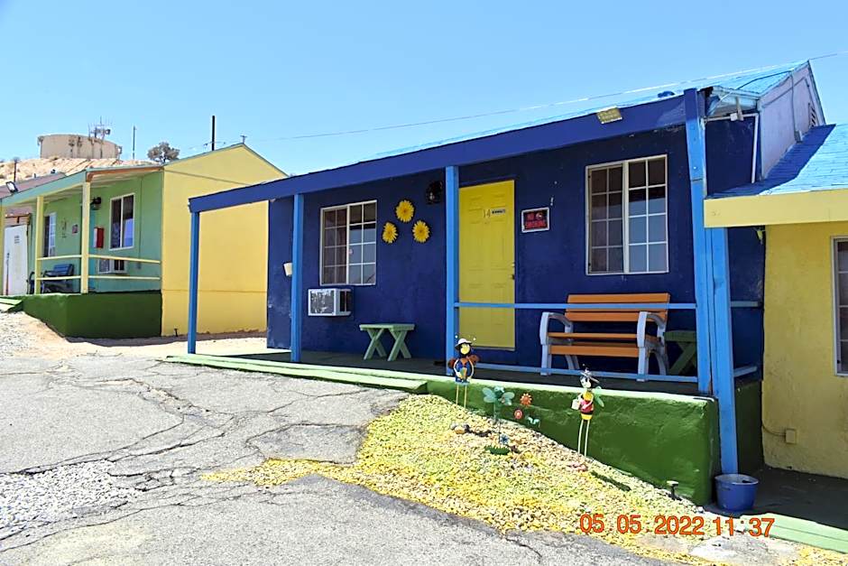 9 Palms Inn