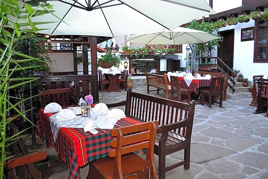 Family Hotel and Restaurant Varosha 2003